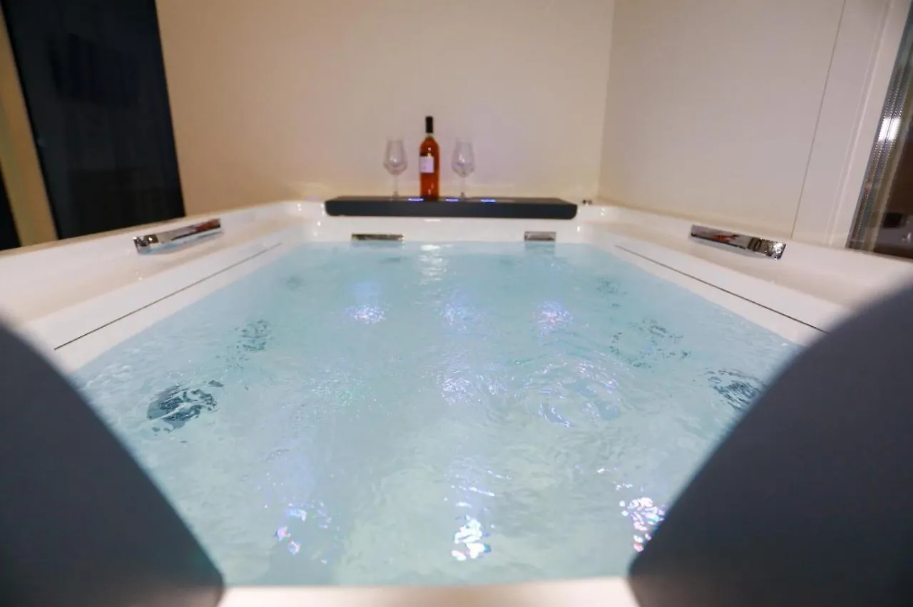 Hotel Kamomil Shkallnur 3*,