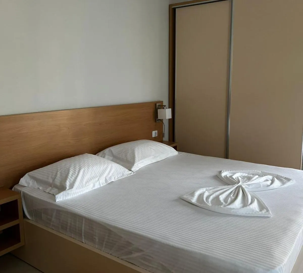 Hotel Kamomil Shkallnur 3*,