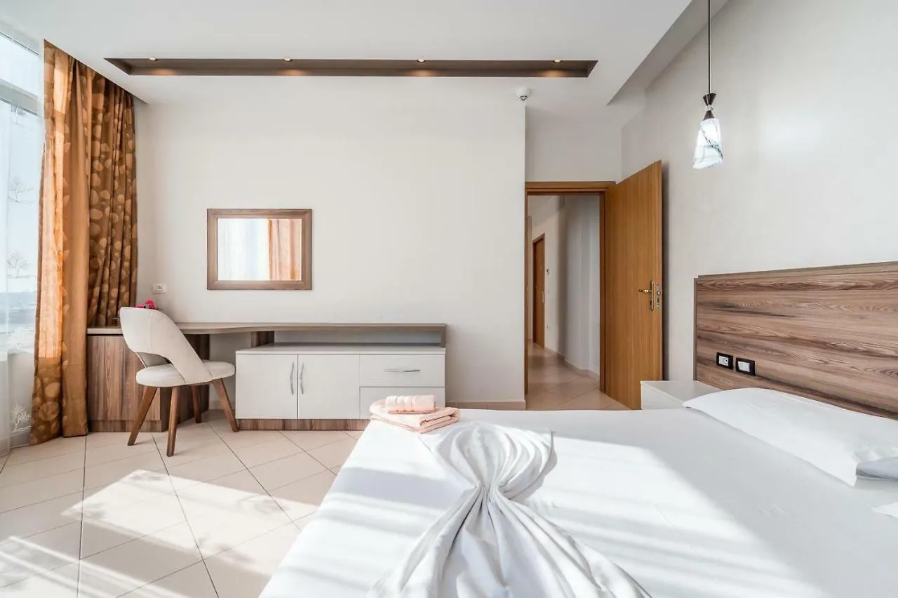 Hotel Kamomil Shkallnur 3*,